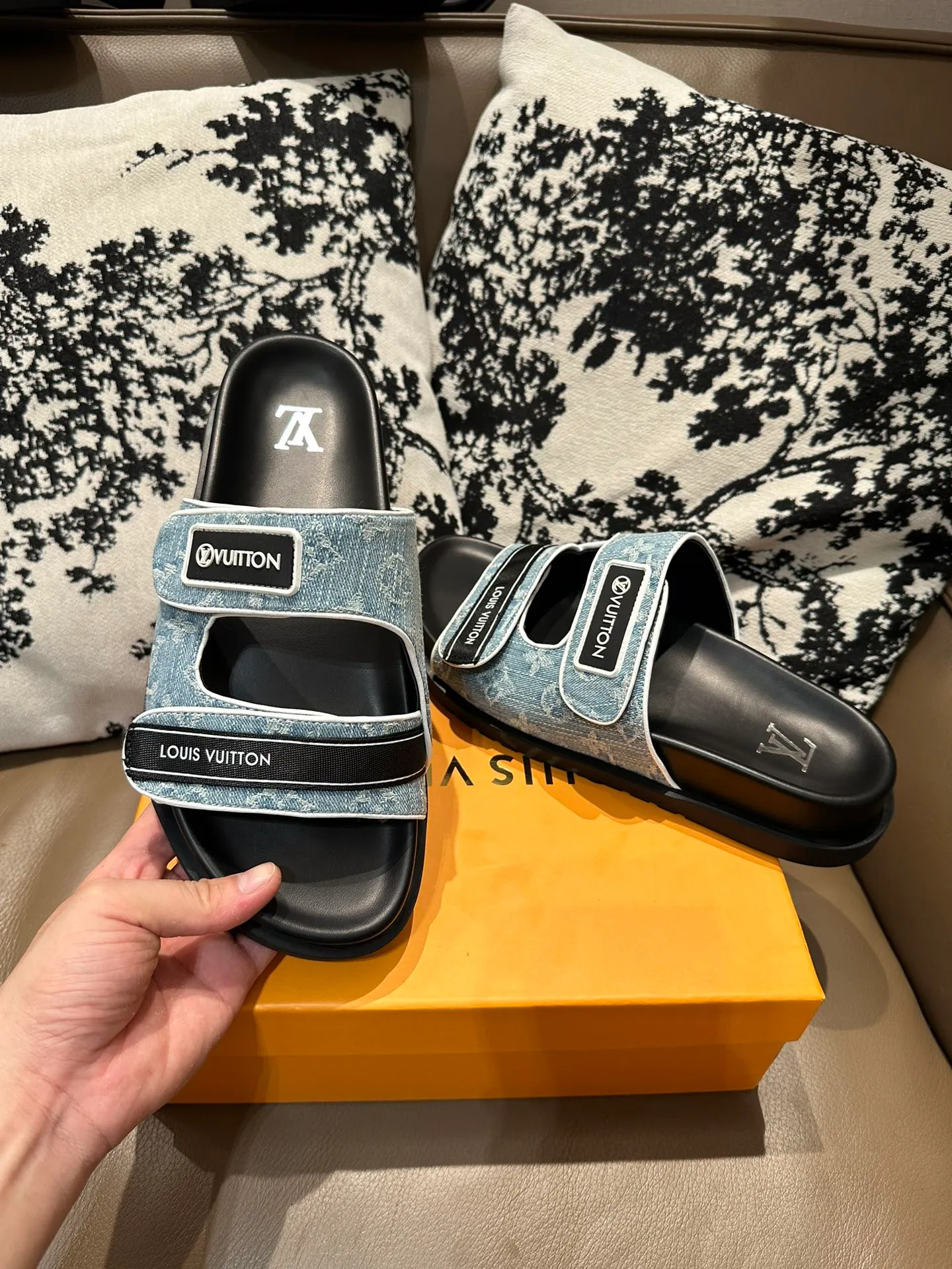 Men's shoes 💰360💰 LV flip flops, cowhide surface, sheepskin lining, size 36-46